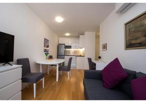 S`akvarel 2 - Private Garage