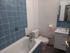 Hotels Hotel Du Cours : Chambre Double avec Douche