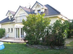 Spacious Family House 5 bedrooms 12km to Opole