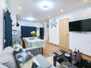 花園町駅から1分 難波から4分 今年リフォーム済み シャワー洗面トイレ各階付き 通天閣難波天王寺大阪城近々 Wi-Fi有り 星夜屋