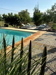 Maisons de vacances Maison Bons Jours. Grange traditionelle avec piscine : photos des chambres