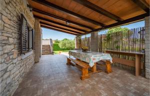 Six-Bedroom Holiday Home In Barban