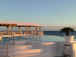 apartamento superamplio con la mejor vista al mar solo adultos