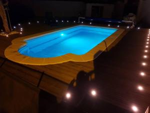 Maisons de vacances Maison T4 calme avec Piscine et Jacuzzi : Maison 3 Chambres