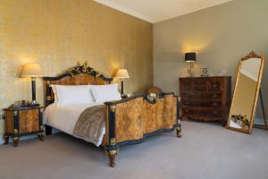 Suite - Cumberland room in Grays Court Hotel