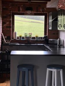 Dom na Kaszubach Sulęczyno z widokiem na jezioro