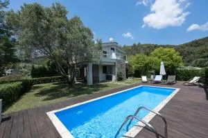 #Luxlikehome Aza Beachfront Villa - Metóhi Ajíasz Kiriakísz