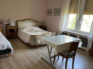Chambre Gentiane 2 à 3 personnes wifi sdb partagée