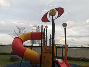 Twin Galaxy 6Pax 2Bedroom High floor with balcony Netflix WiFi