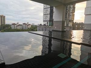 Twin Galaxy 6Pax 2Bedroom High floor with balcony Netflix WiFi