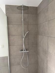 Bungalow in ruhiger Siedlung mit Terrasse und Stellplatz