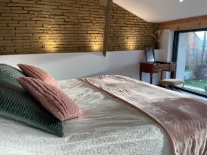 B&B / Chambres d'hotes Suite intimiste insolite et luxueuse avec Spa Privatif- jacuzzi, vue de reve : photos des chambres