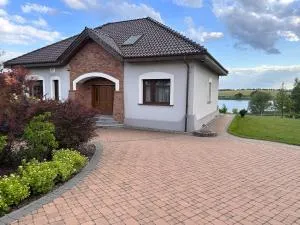 Dom nad jeziorem - Derc