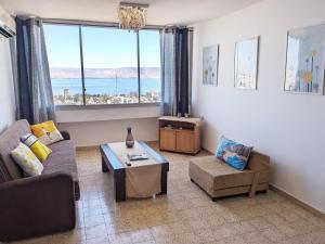 1Bdrm APT With Panoramic View of Sea and Mountains