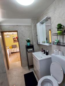 Mexicana Apartment Yellow