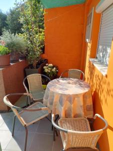 Mexicana Apartment Yellow