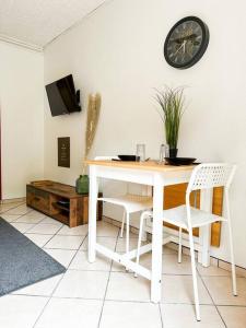 Appartements NEW ! Le Coeur de ville avec terrasse! Parking : photos des chambres