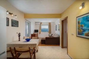 Sail Away Beach Apartment