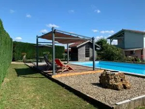 Gîte ferme équestre avec piscine - Saint-Gein