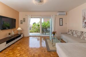 Two-Bedroom Apartment with Balcony room in Apartments Nada