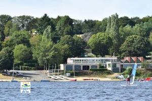 Maisons de vacances L'appart du lac - Elegant et tout confort a Eguzon : photos des chambres