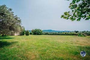 Villas Superbe Villa avec Piscine et vue sur le Village : photos des chambres