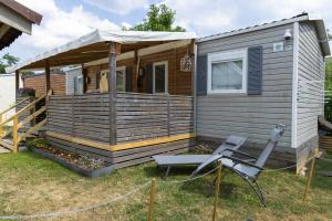 Grand Mobil Home 6 personnes climatisé avec 3 chambres et 2 salles de bains à Munster en Alsace
