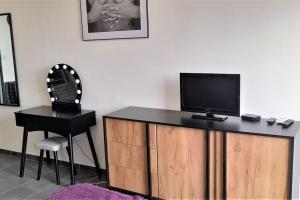 Studio 77, Héliopolis L au village naturiste