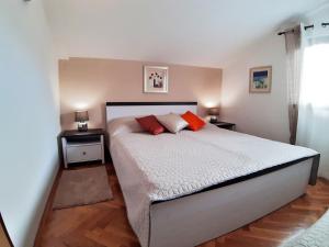 Apartments Zrinka