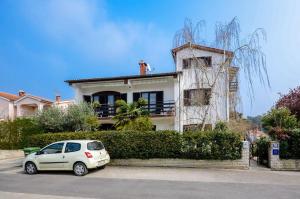 Apartments Zrinka