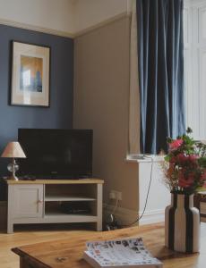 A cosy garden flat in a quiet area close to the city centre