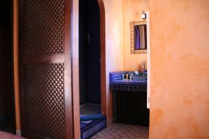 Chambre Taza, Riad 1 Couple only au village naturiste