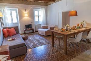 Leontine Home in Mondaino by Yohome