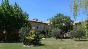 Maisons de vacances Gites au Chateau des Estubiers : Maison 2 Chambres