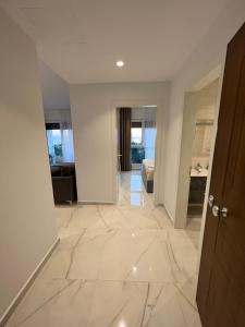 Mumbas Apartment 1
