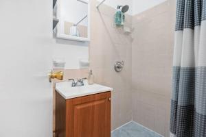 Lovely 2bed and 2bath with Unbeatable Location