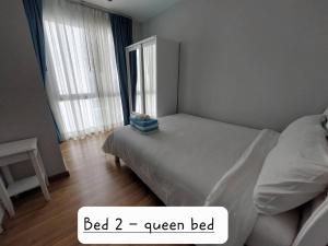 Light, airy, pool views 2 bed 2 bath, free wifi, elect