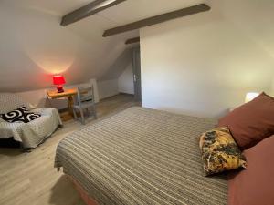 Maisons de vacances Gite Salles-la-Source, 4 pieces, 8 personnes - FR-1-601-444 : photos des chambres