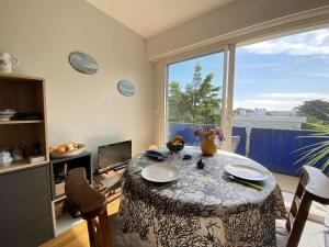 Appartements Charmant T2 avec balcon, parking et proche plage - La Baule - FR-1-245-187 : photos des chambres