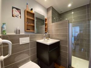 Appartements Charmant T2 avec balcon, parking et proche plage - La Baule - FR-1-245-187 : photos des chambres
