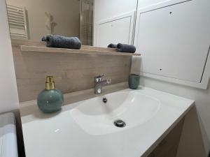 Appartements Superbe T2 proche de la Gare RER TGV Massy Palaiseau : photos des chambres