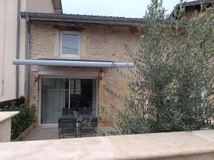 Maisons de vacances Les Secrets de l'Isle : Maison 2 Chambres