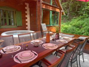 Kuća za odmor uz rijeku Slapnica, u Parku prirode Žumberak, finska sauna i jacuzzi