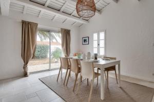 8 adultes - 2 enfants - Marais salants et plages