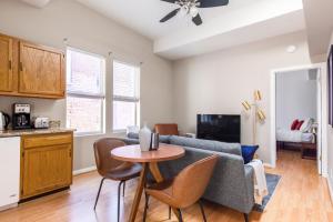 Dupont Circle 1BR nr U St Metro Glens Mkt WDC-193