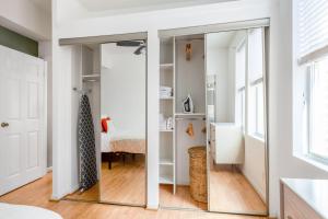 Dupont Circle 1BR nr U St Metro Glens Mkt WDC-193