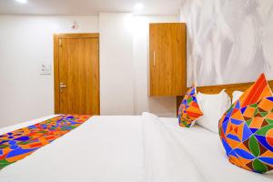 FabHotel Woodlark Inn