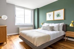 Hells Kitchen 1BR w Pool Gym DM nr Subway NYC-482