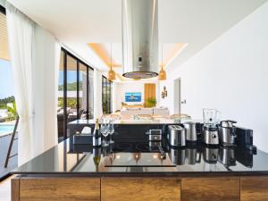 Villa Costa Luxury Sea View 4bdr