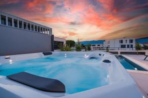 Luxury apartment Sun with private Pool and Jacuzzi 